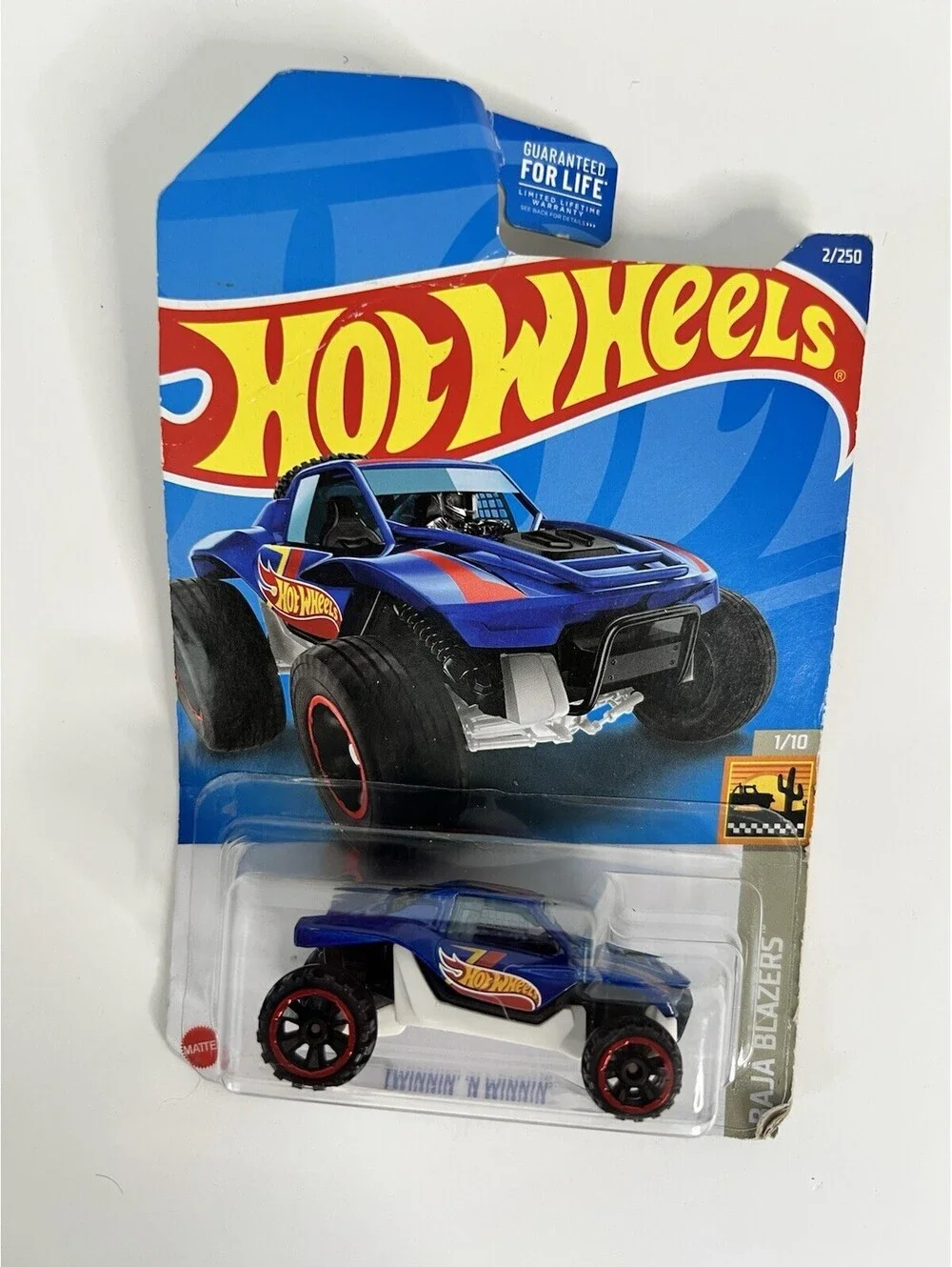 Hot Wheels Baja Blazers 1/10 (2021) Blue Twinnin' 'N Winnin' 2/250 Creased A10